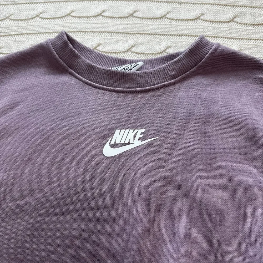 Girl's Nike Sweatshirt sz 5-6 Purple Activewear